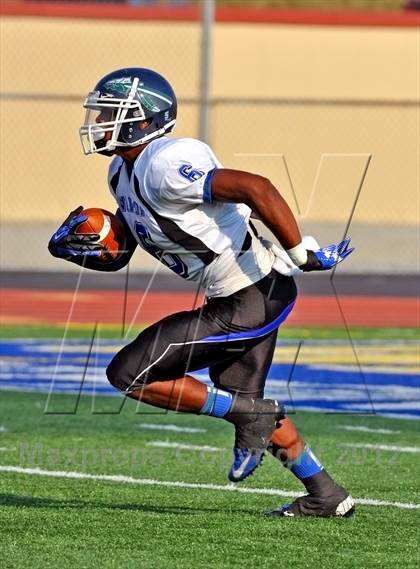 Thumbnail 3 in Winton Woods vs. Wayne (Crosstown Showdown) photogallery.