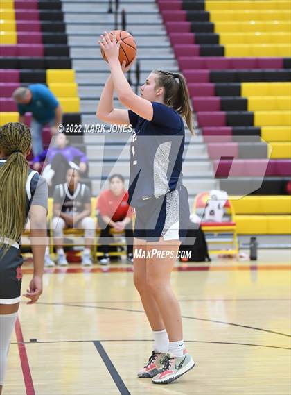 Thumbnail 3 in Mater Dei vs. Perry (Hoophall West)  photogallery.