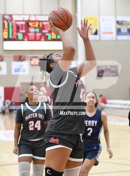 Thumbnail 2 in Mater Dei vs. Perry (Hoophall West)  photogallery.