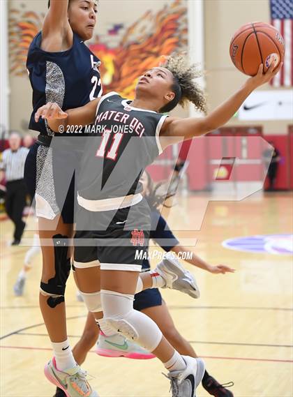 Thumbnail 2 in Mater Dei vs. Perry (Hoophall West)  photogallery.