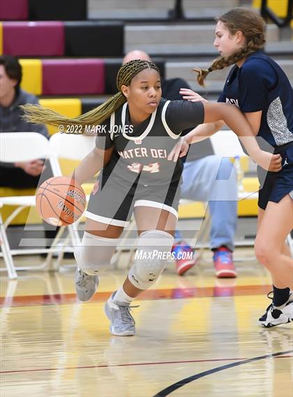 Thumbnail 2 in Mater Dei vs. Perry (Hoophall West)  photogallery.