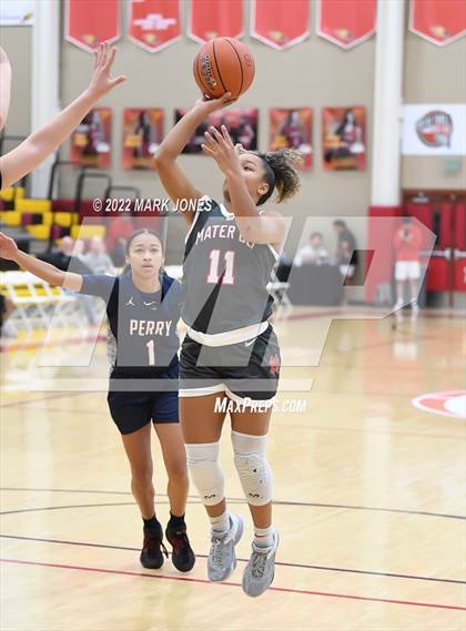 Thumbnail 1 in Mater Dei vs. Perry (Hoophall West)  photogallery.