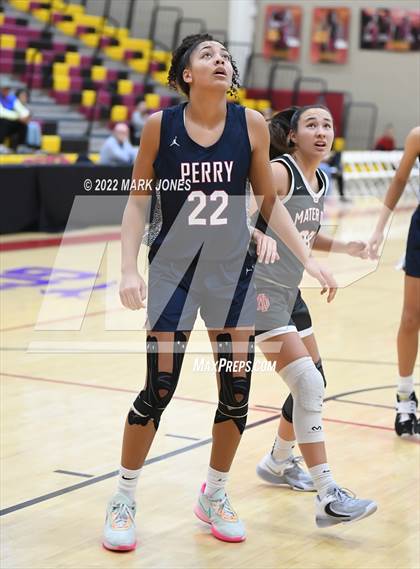 Thumbnail 2 in Mater Dei vs. Perry (Hoophall West)  photogallery.