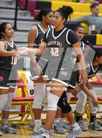 Thumbnail 3 in Mater Dei vs. Perry (Hoophall West)  photogallery.