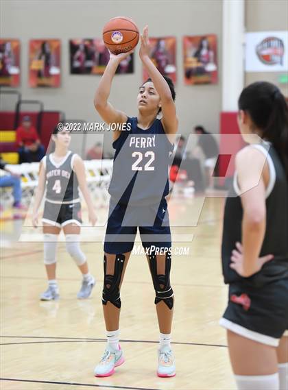 Thumbnail 1 in Mater Dei vs. Perry (Hoophall West)  photogallery.