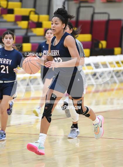 Thumbnail 2 in Mater Dei vs. Perry (Hoophall West)  photogallery.