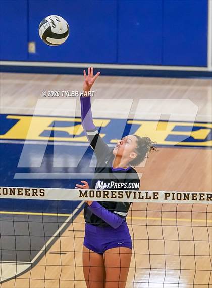 Thumbnail 1 in Brownsburg vs. Avon (IHSAA 4A Sectional Championship) photogallery.