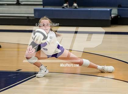 Thumbnail 2 in Brownsburg vs. Avon (IHSAA 4A Sectional Championship) photogallery.