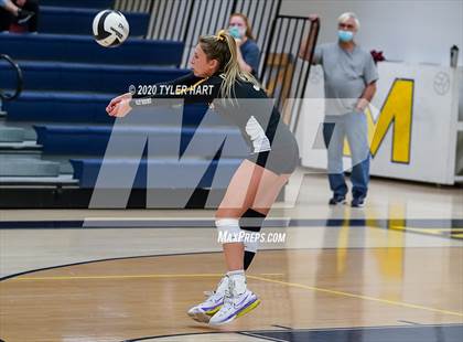 Thumbnail 3 in Brownsburg vs. Avon (IHSAA 4A Sectional Championship) photogallery.