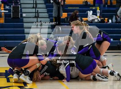 Thumbnail 1 in Brownsburg vs. Avon (IHSAA 4A Sectional Championship) photogallery.
