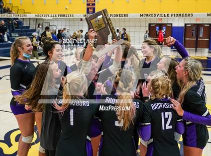 Thumbnail 2 in Brownsburg vs. Avon (IHSAA 4A Sectional Championship) photogallery.