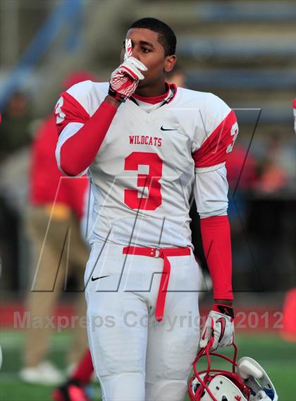 Thumbnail 1 in Norwich Free Academy vs. Staples (CIAC Class LL Semifinal) photogallery.