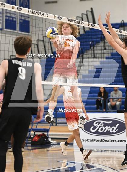 Thumbnail 2 in Wiseburn- Da Vinci vs. Paraclete (CIF-SS D5 Final) photogallery.