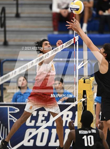 Thumbnail 1 in Wiseburn- Da Vinci vs. Paraclete (CIF-SS D5 Final) photogallery.
