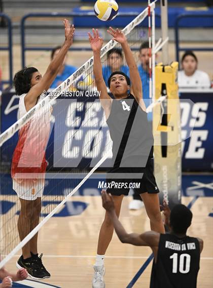 Thumbnail 3 in Wiseburn- Da Vinci vs. Paraclete (CIF-SS D5 Final) photogallery.