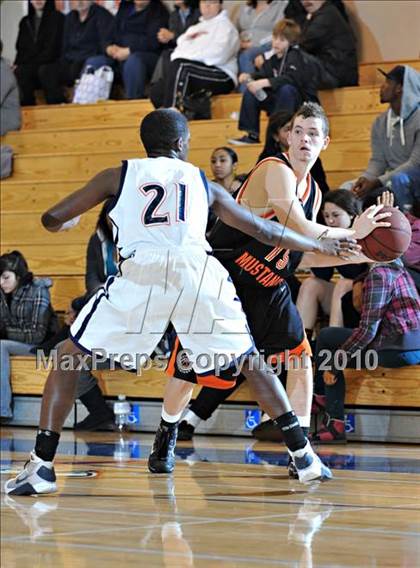 Thumbnail 1 in Foothill vs. Cosumnes Oaks photogallery.