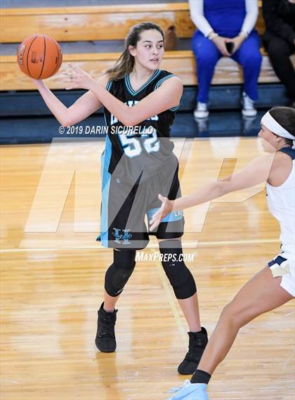 Thumbnail 1 in Casteel vs. Highland (NIKE Tournament of Champions) photogallery.