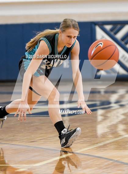 Thumbnail 2 in Casteel vs. Highland (NIKE Tournament of Champions) photogallery.