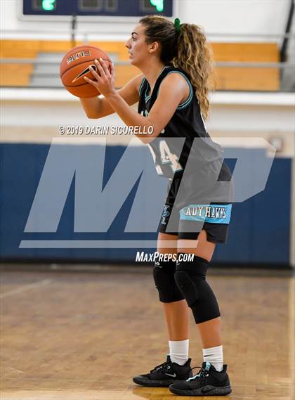 Thumbnail 3 in Casteel vs. Highland (NIKE Tournament of Champions) photogallery.