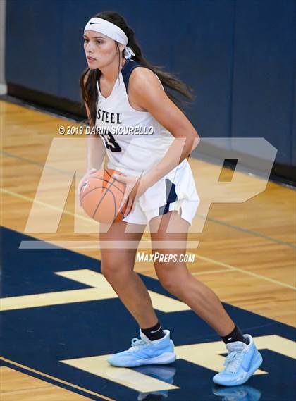 Thumbnail 3 in Casteel vs. Highland (NIKE Tournament of Champions) photogallery.