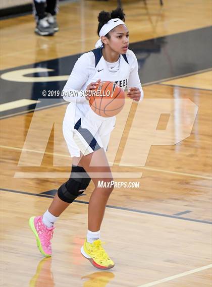 Thumbnail 2 in Casteel vs. Highland (NIKE Tournament of Champions) photogallery.