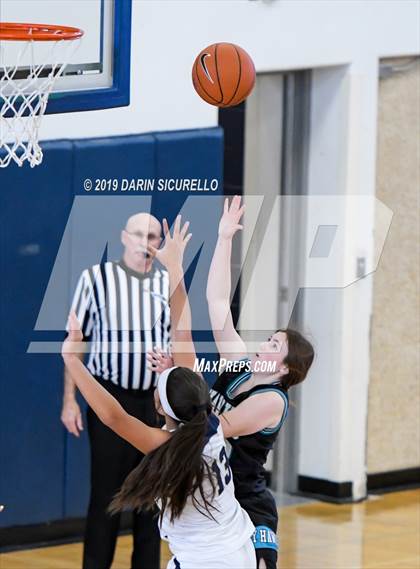 Thumbnail 2 in Casteel vs. Highland (NIKE Tournament of Champions) photogallery.