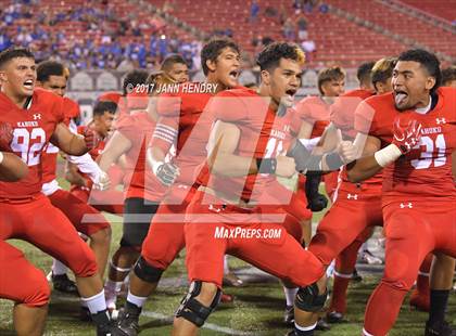 Thumbnail 3 in Kakuku vs. Bingham (Polynesian Football Classic) photogallery.