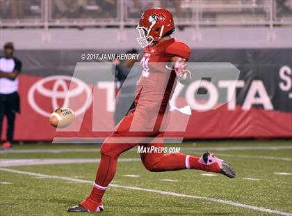 Thumbnail 2 in Kakuku vs. Bingham (Polynesian Football Classic) photogallery.