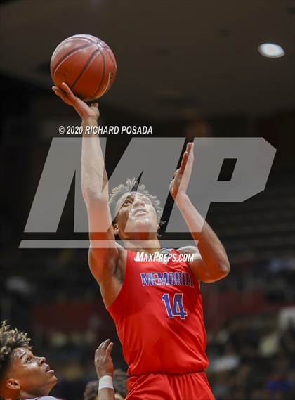 Thumbnail 3 in Clovis West vs. San Joaquin Memorial (CIF Open Division Central Section Finals) photogallery.