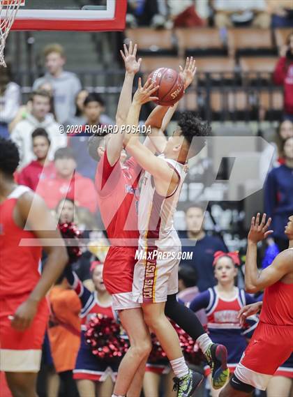 Thumbnail 3 in Clovis West vs. San Joaquin Memorial (CIF Open Division Central Section Finals) photogallery.