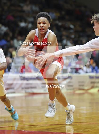 Thumbnail 3 in Clovis West vs. San Joaquin Memorial (CIF Open Division Central Section Finals) photogallery.