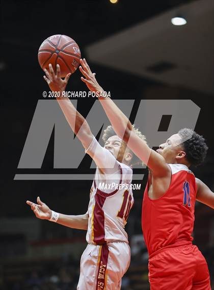 Thumbnail 2 in Clovis West vs. San Joaquin Memorial (CIF Open Division Central Section Finals) photogallery.