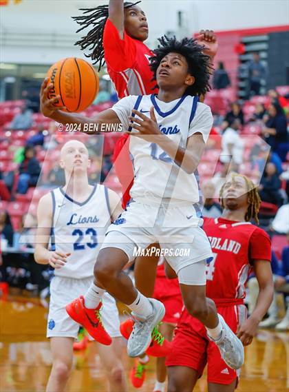 Thumbnail 2 in Lovett vs. Woodland (Region 5-AAAA Tournament) photogallery.