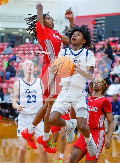 Thumbnail 3 in Lovett vs. Woodland (Region 5-AAAA Tournament) photogallery.