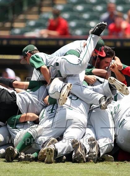 Thumbnail 2 in Fort Bend Dulles vs. The Woodlands (UIL 5A Finals) photogallery.