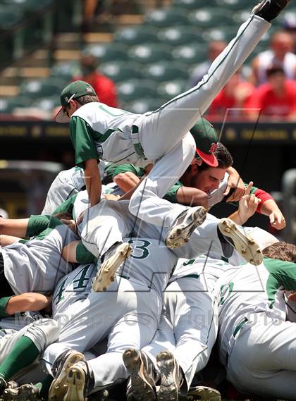 Thumbnail 3 in Fort Bend Dulles vs. The Woodlands (UIL 5A Finals) photogallery.