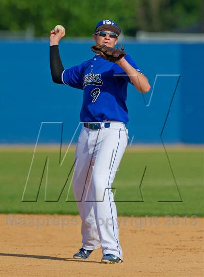 Thumbnail 2 in Marion vs. George West (UIL 2A Region IV Regional Quarter Finals) photogallery.
