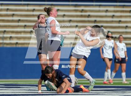 Thumbnail 2 in Walnut Grove vs. Reedy (UIL 5A D1 Area Playoff) photogallery.