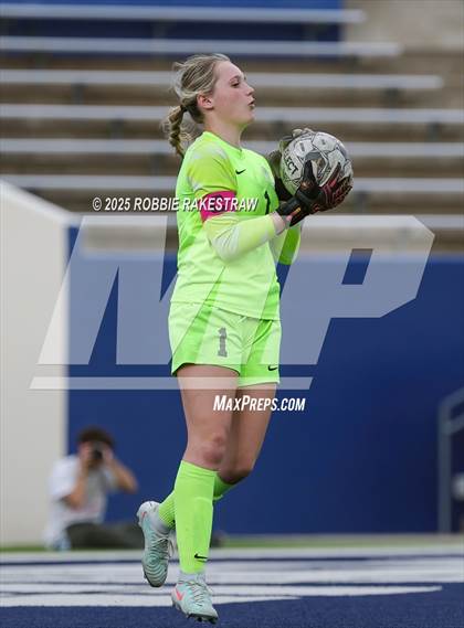 Thumbnail 1 in Walnut Grove vs. Reedy (UIL 5A D1 Area Playoff) photogallery.