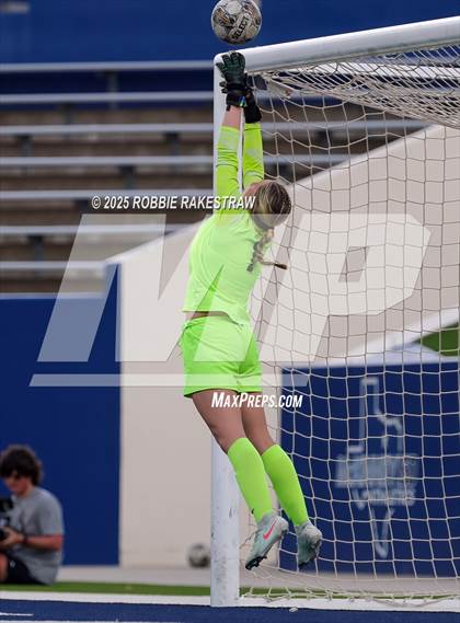 Thumbnail 3 in Walnut Grove vs. Reedy (UIL 5A D1 Area Playoff) photogallery.