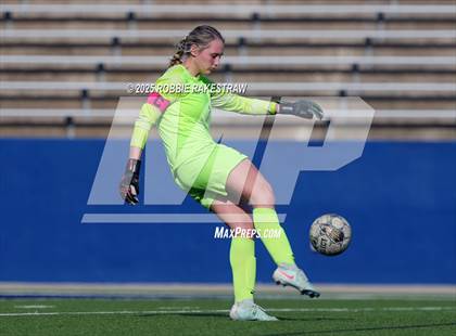 Thumbnail 3 in Walnut Grove vs. Reedy (UIL 5A D1 Area Playoff) photogallery.