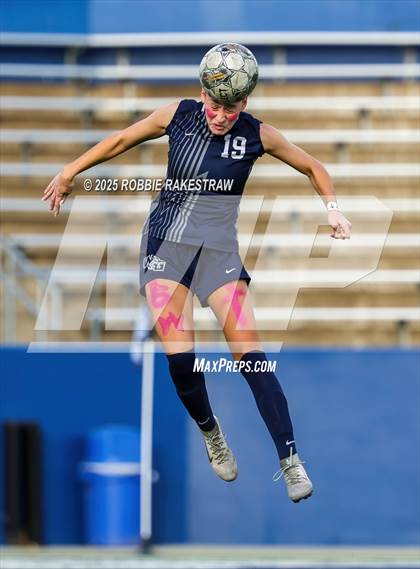 Thumbnail 2 in Walnut Grove vs. Reedy (UIL 5A D1 Area Playoff) photogallery.