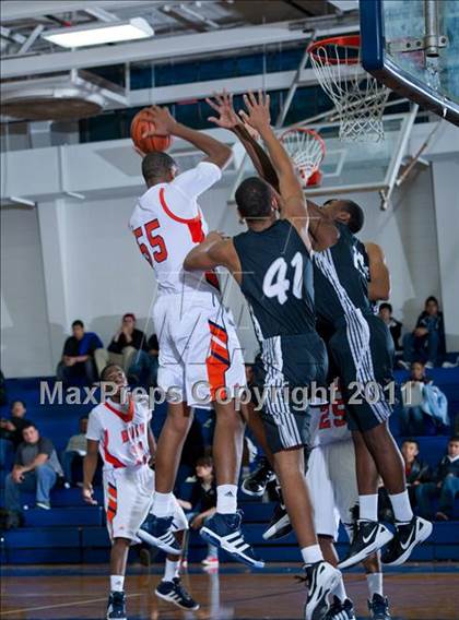 Thumbnail 2 in Clark vs. Fort Bend Bush (McDonald's Texas Invitational) photogallery.
