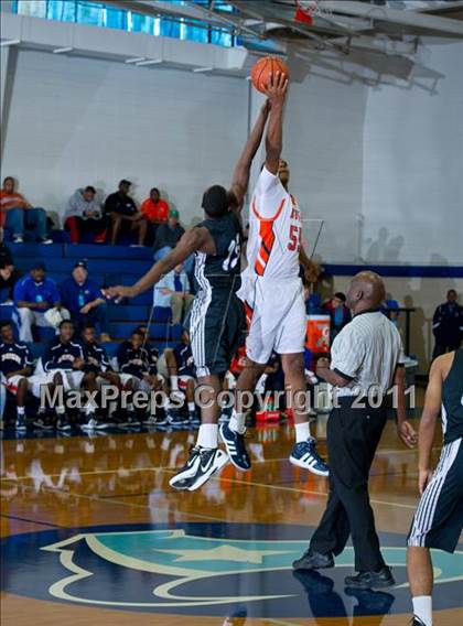 Thumbnail 1 in Clark vs. Fort Bend Bush (McDonald's Texas Invitational) photogallery.