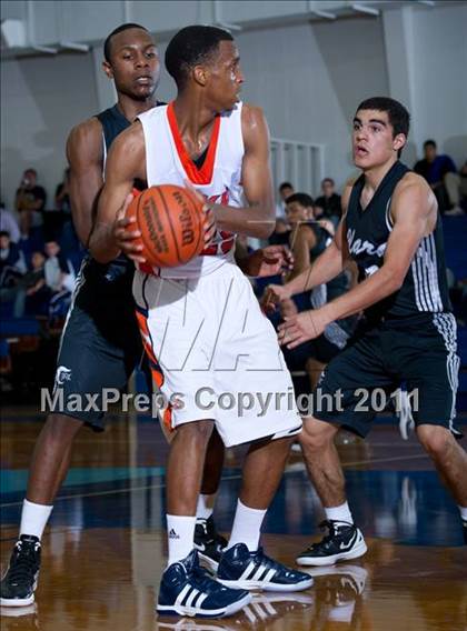 Thumbnail 3 in Clark vs. Fort Bend Bush (McDonald's Texas Invitational) photogallery.