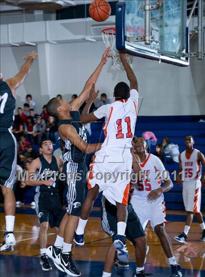 Thumbnail 2 in Clark vs. Fort Bend Bush (McDonald's Texas Invitational) photogallery.