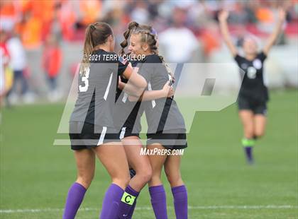 Thumbnail 2 in Skyridge vs. Riverton (UHSAA 6A Final) photogallery.