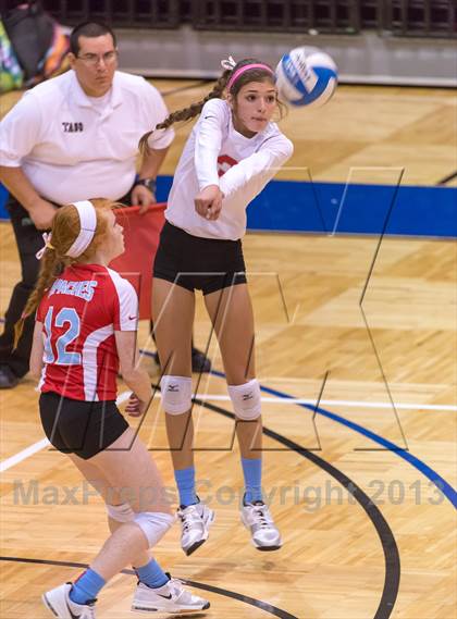 Thumbnail 1 in Incarnate Word @ Antonian Prep photogallery.