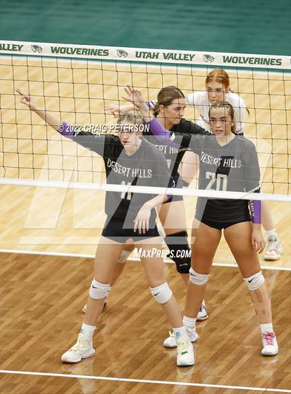 Thumbnail 3 in Desert Hills vs. Sky View (UHSAA 4A Semifinal) photogallery.