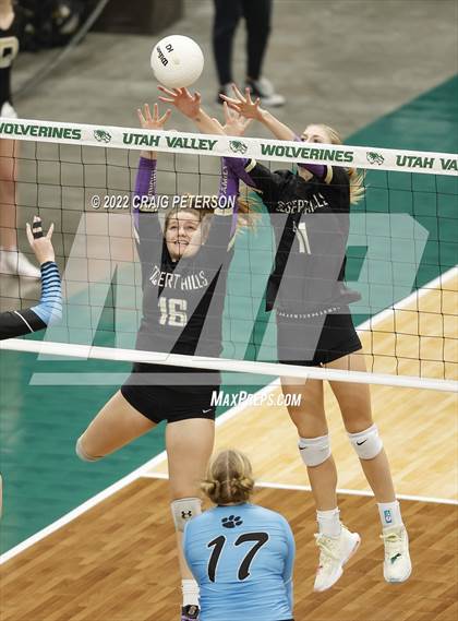 Thumbnail 2 in Desert Hills vs. Sky View (UHSAA 4A Semifinal) photogallery.